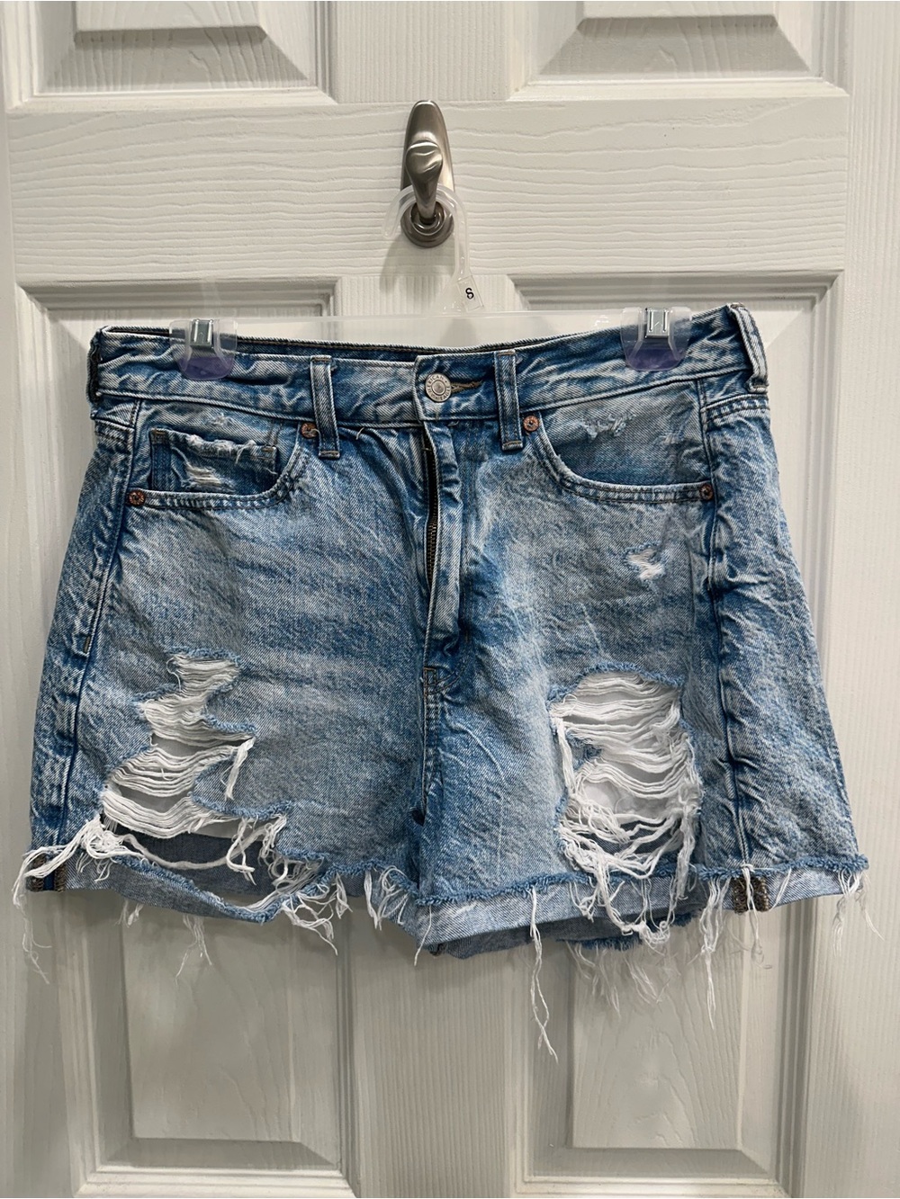 American Eagle Outfitters Light Blue Distressed Denim Shorts / Mom Short / 8